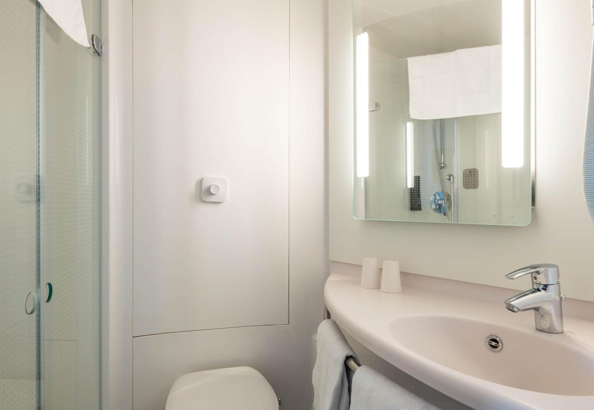 Twin Room,1498875208:JPEG